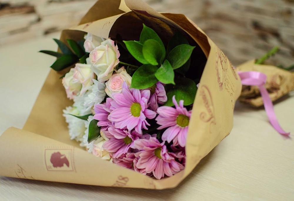 Букет цветов из: Розы и Хризантемы в Чике