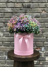 Цветочная композиция из Гипсофила и Розы в шляпной коробке в Чике