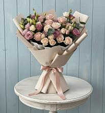 Букет цветов из:  Розы и Лизиантусы в Чике