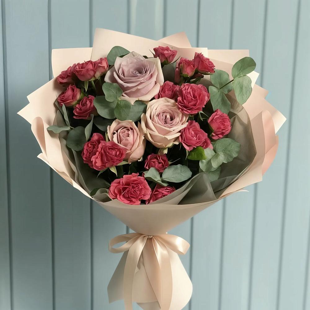 Букет цветов из: Гвоздики и Розы в Чике