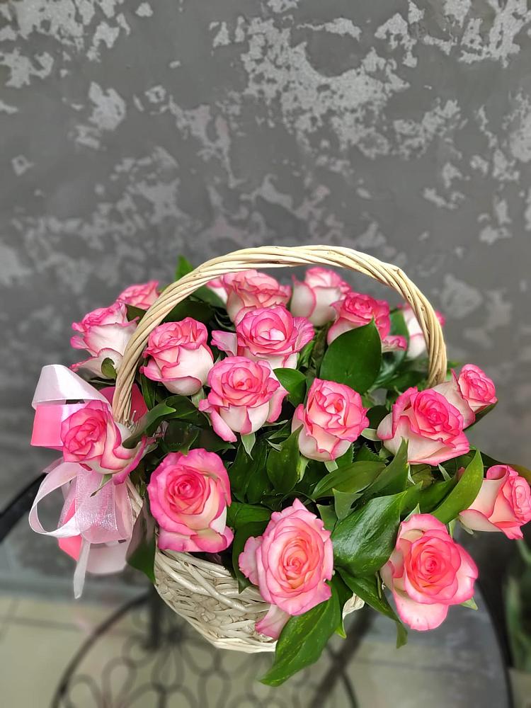 Цветочная композиция из Розы в корзине в Чике