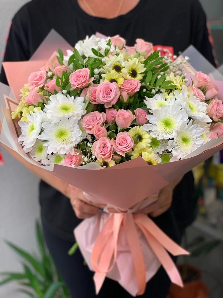 Букет цветов из: Розы и Хризантемы в Чике