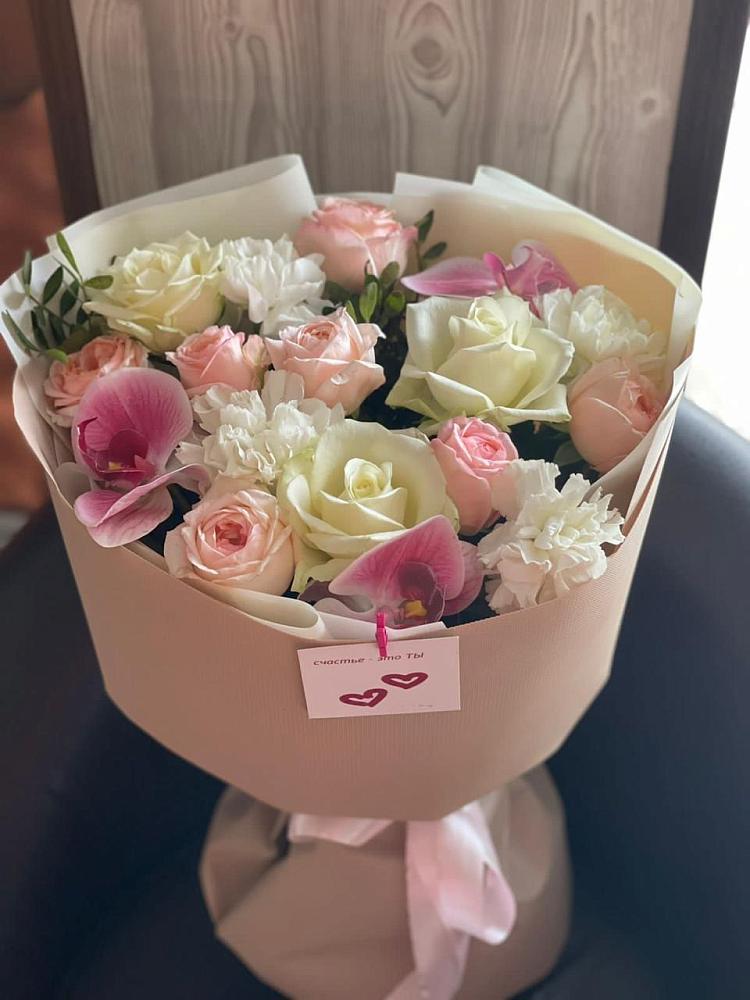 Букет цветов из: Орхидеи, Розы и Гвоздики в Чике