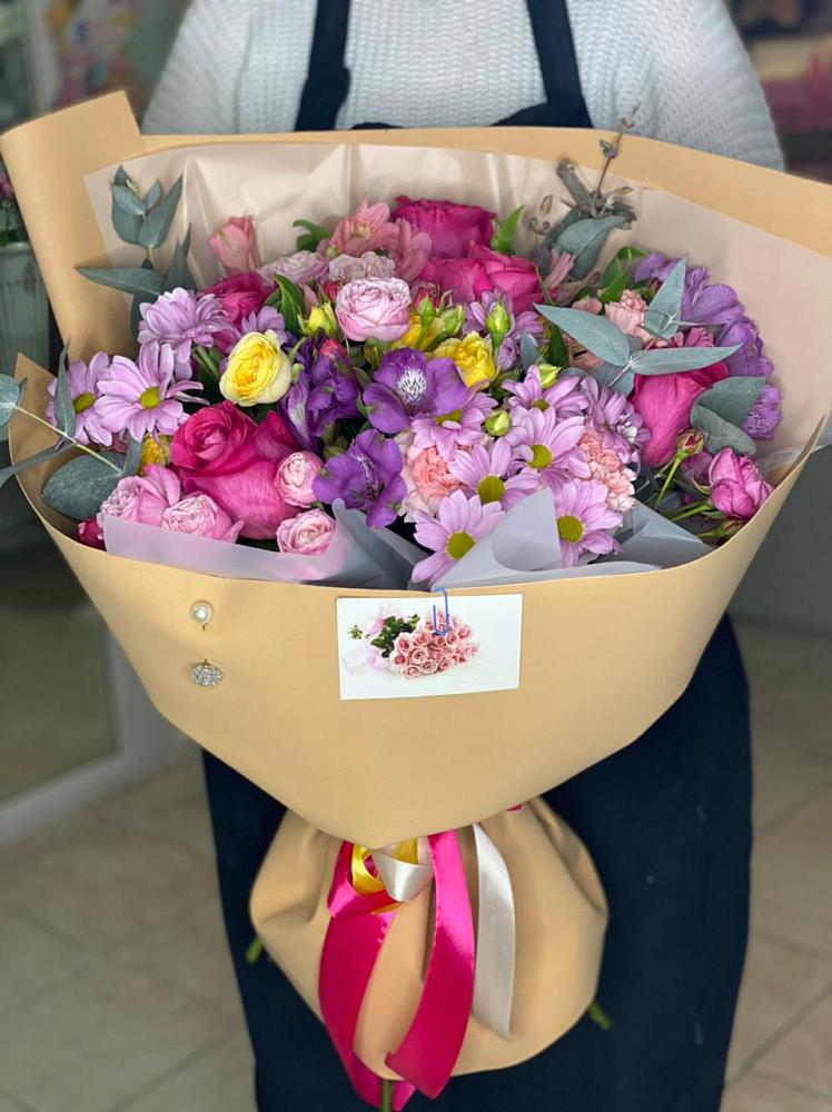 Букет цветов из: Хризантемы, Гвоздики и Альстромерии в Чике