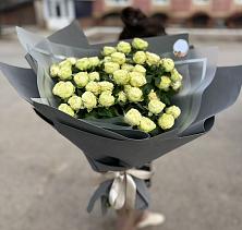 Букет Белые кустовые розы Солинеро в Чике