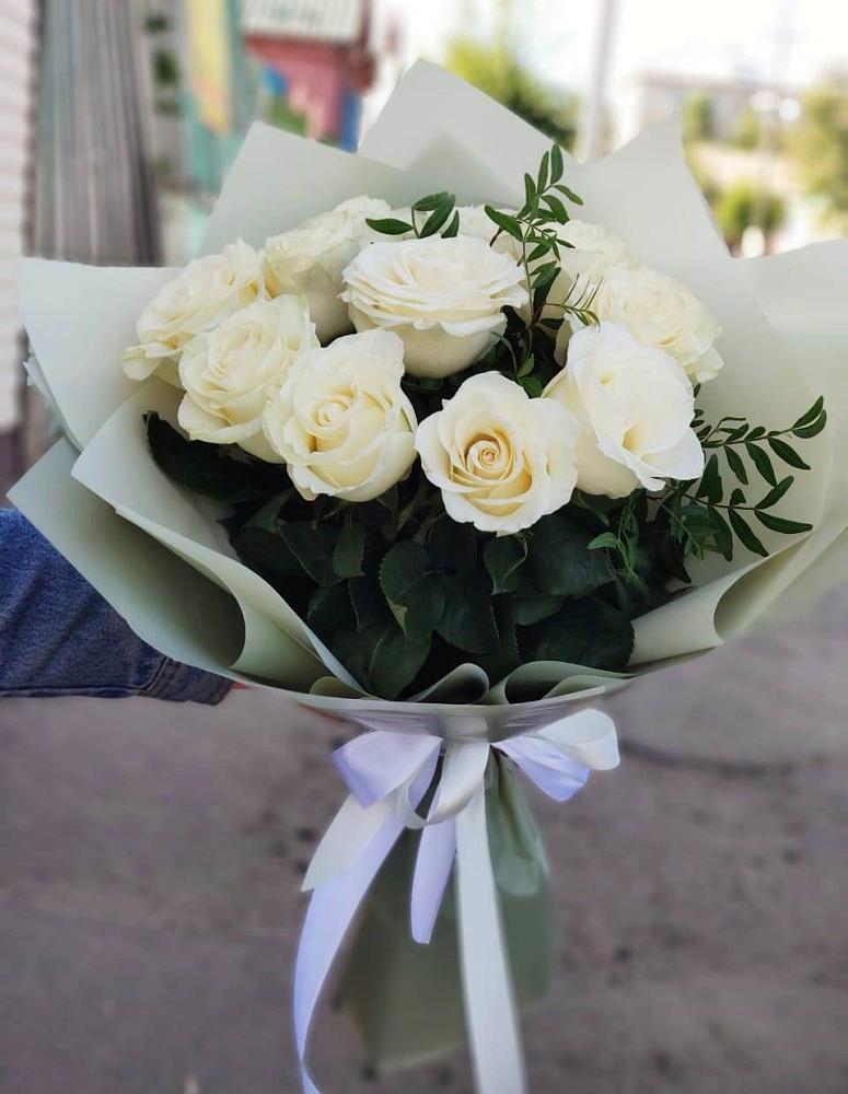 Букет Белые розы Проуд в Чике