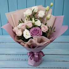 Букет цветов из:  Розы и Лизиантусы в Чике