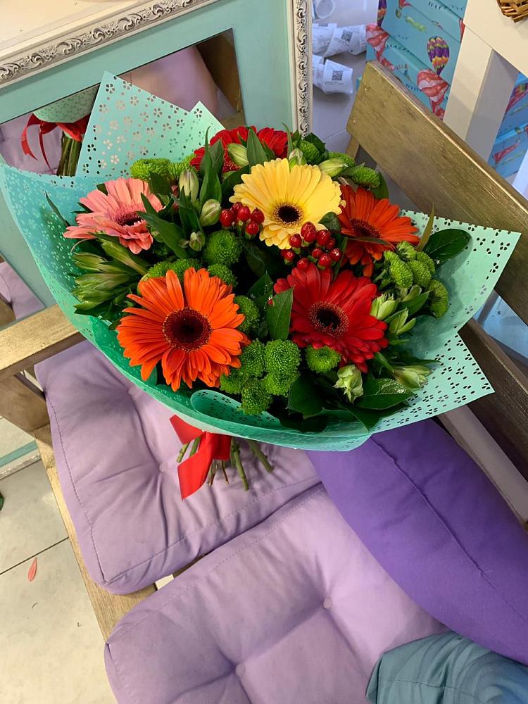 Букет цветов из: Герберы, Хризантемы и Альстромерии в Чике