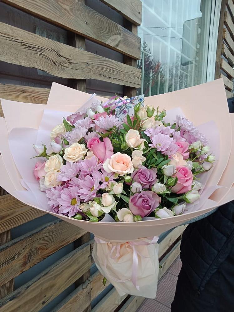 Букет цветов из: Розы и Хризантемы в Чике