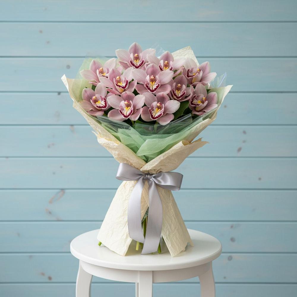 Букет цветов из: Орхидеи и Розы в Чике