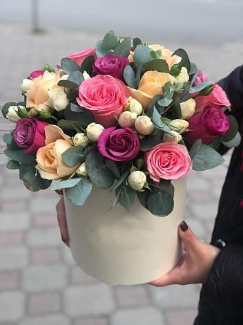 Цветочная композиция из Розы в шляпной коробке в Чике