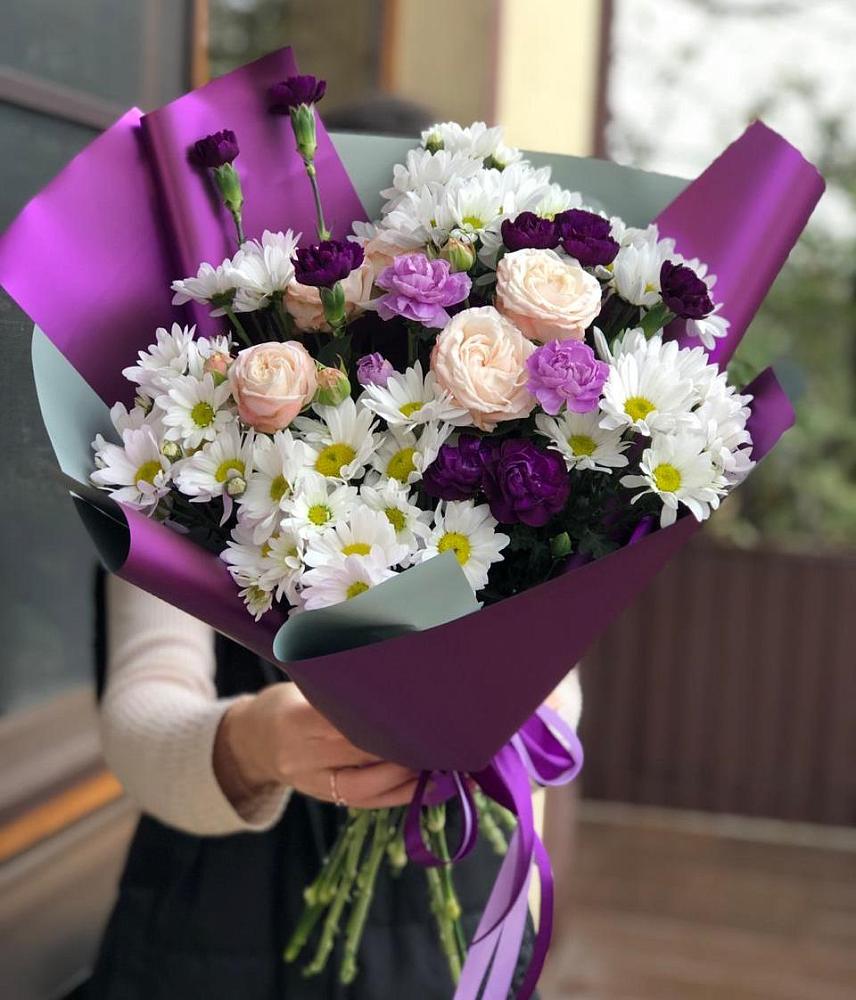 Букет цветов из: Хризантемы, Гвоздики и Розы в Чике