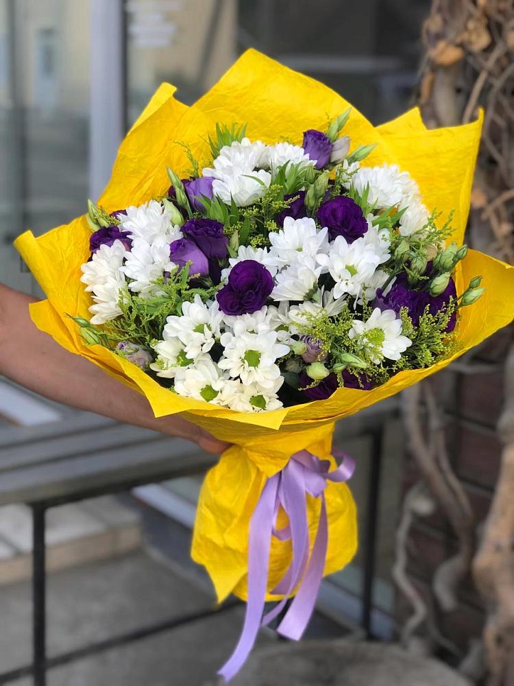 Букет цветов из: Ирисы, Хризантемы и Ромашки в Чике