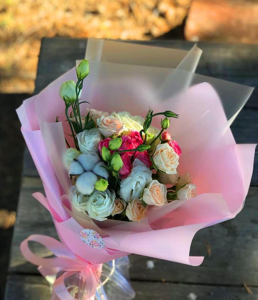 Букет цветов из: Розы и Лизиантусы в Чике