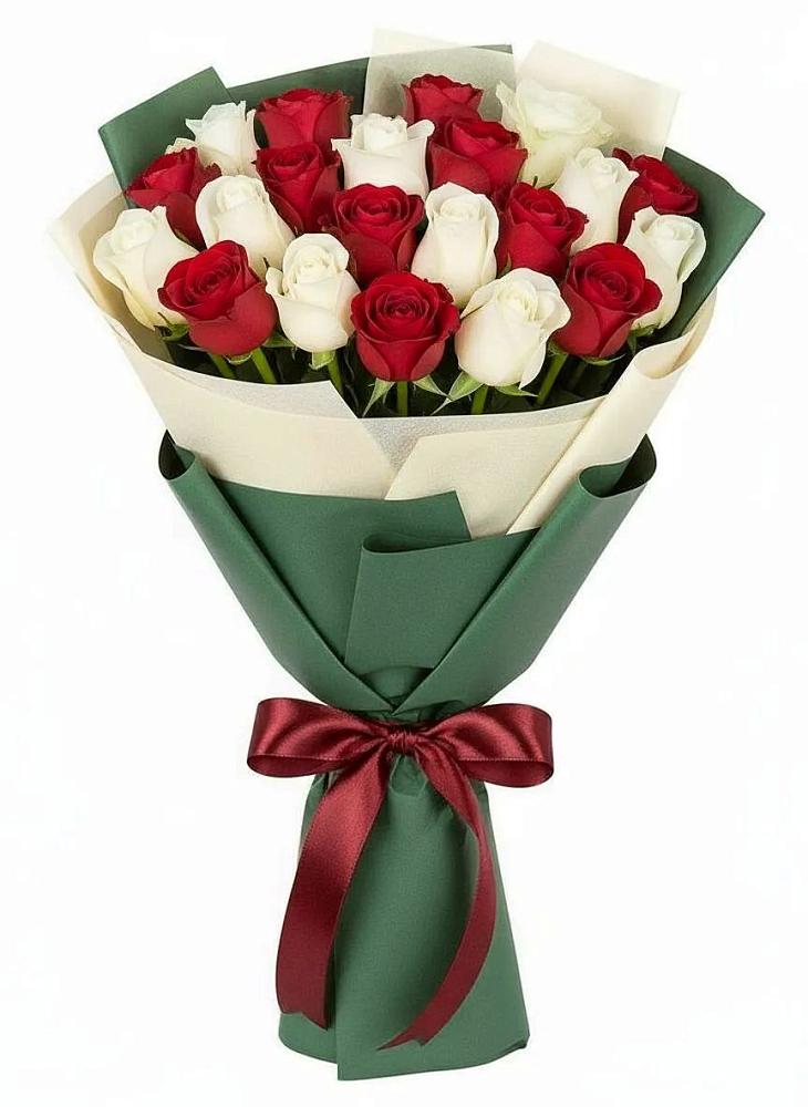 Букет Микс из красных и белых роз в Чике