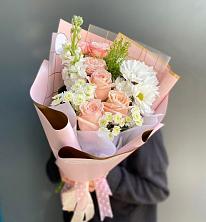 Букет цветов из:  Хризантемы и Розы в Чике