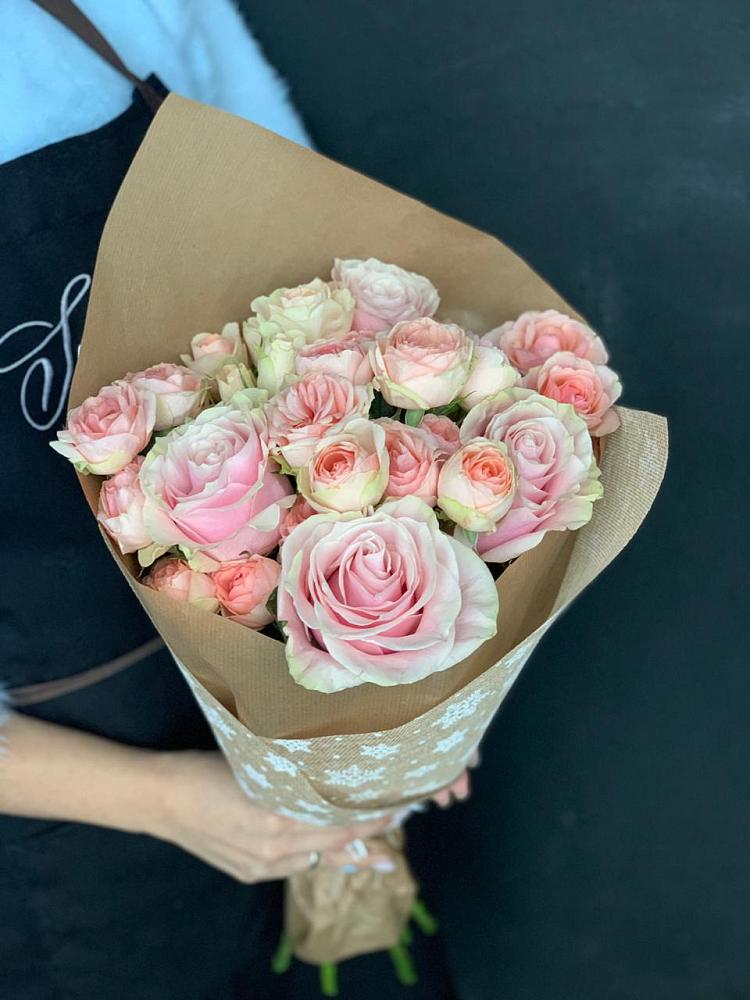 Букет цветов из: Хризантемы и Розы в Чике