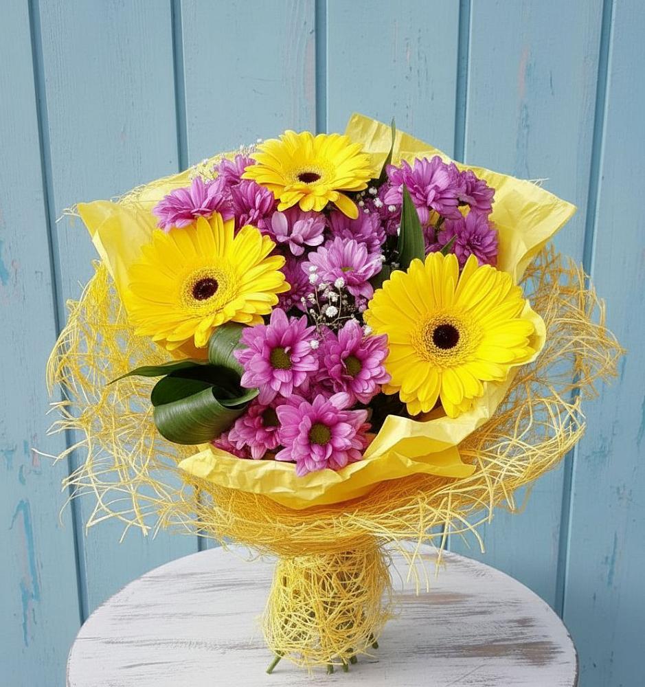 Букет цветов из: Хризантемы и Герберы в Чике