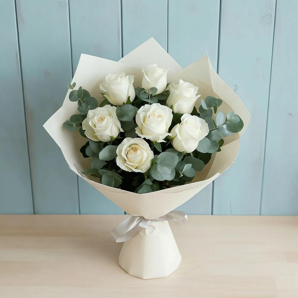 Букет Белые розы в Эвкалипте в Чике