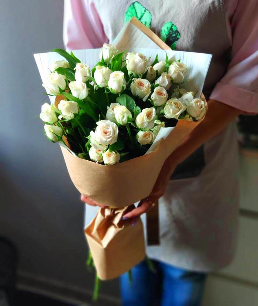 Букет цветов из: Розы в Чике