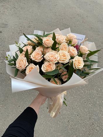 Букет Кремовые розы Латте в Чике