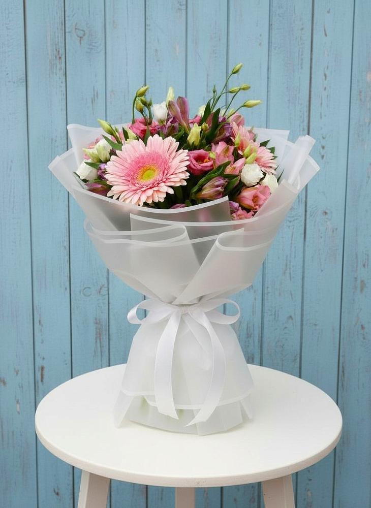 Букет цветов из: Герберы, Альстромерии и Лизиантусы в Чике