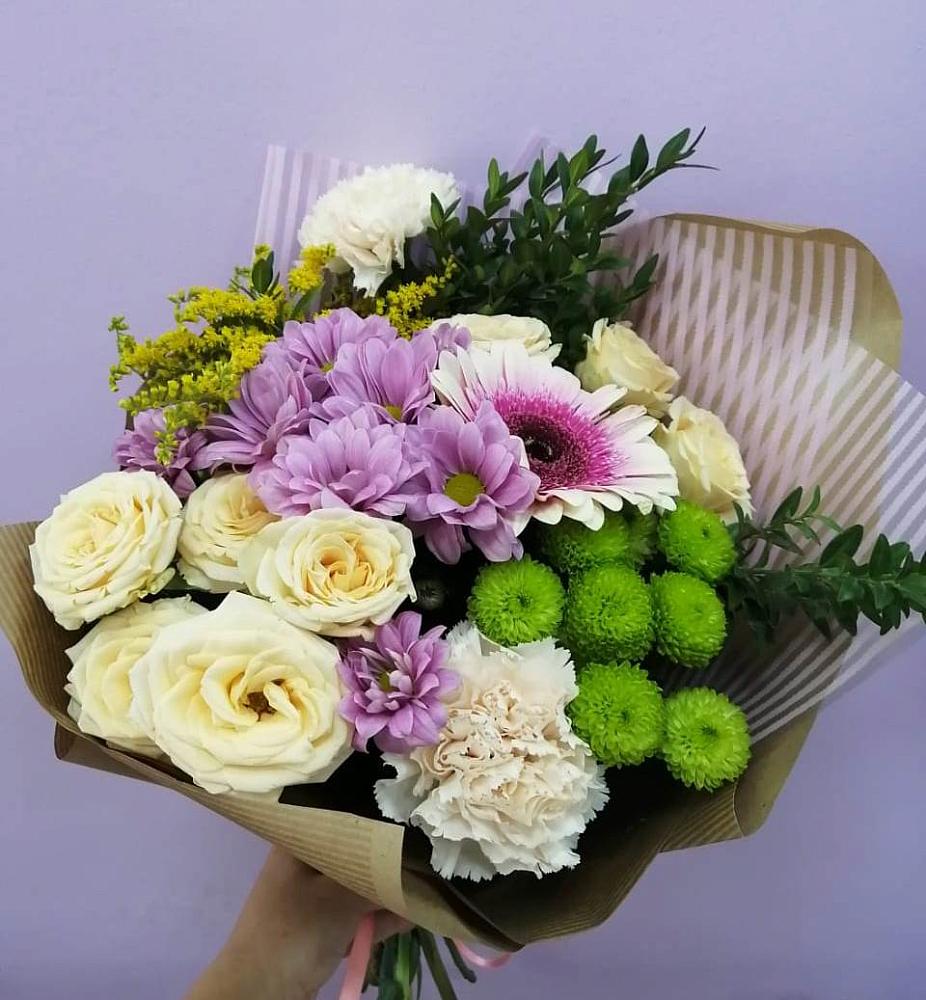 Букет цветов из: Хризантемы, Розы, Гвоздики и Герберы в Чике