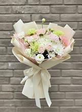 Букет цветов из:  Гвоздики, Розы, Лизиантусы и Хризантемы #REPLACE_PRED# Чике