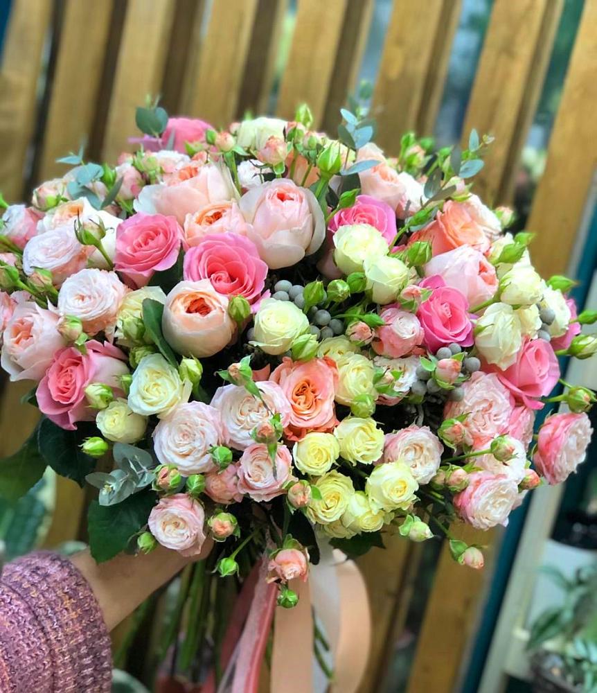 Букет цветов из: Розы в Чике