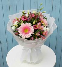 Букет цветов из:  Герберы, Альстромерии и Лизиантусы в Чике