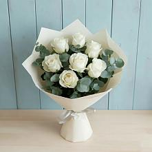 Букет Белые розы в Эвкалипте в Чике