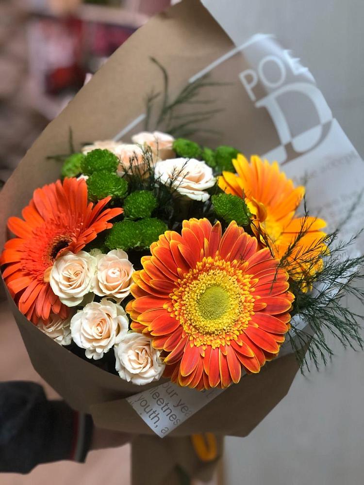 Букет цветов из: Герберы, Хризантемы и Розы в Чике