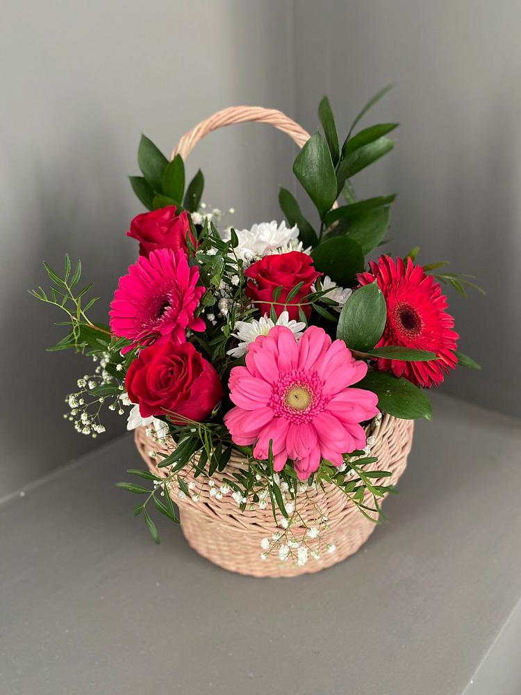 Цветочная композиция из Розы, Хризантемы и Герберы в корзине в Чике