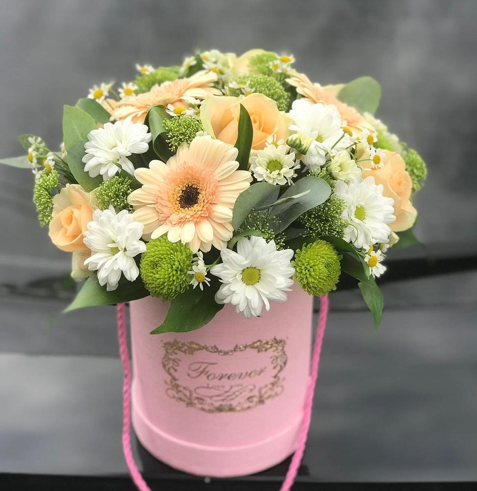 Цветочная композиция из Розы, Герберы и Хризантемы в шляпной коробке в Чике