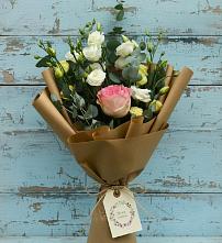Букет цветов из:  Розы и Лизиантусы в Чике