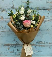 Букет цветов из:  Розы и Лизиантусы в Чике