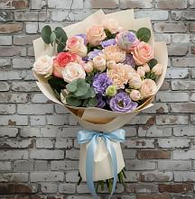 Букет цветов из:  Розы, Лизиантусы и Гвоздики #REPLACE_PRED# Чике