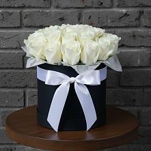 Цветочная композиция из Розы в шляпной коробке в Чике