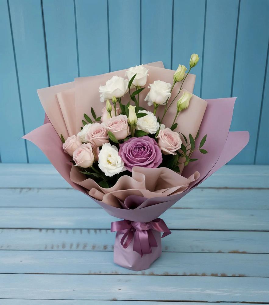 Букет цветов из: Розы и Лизиантусы в Чике