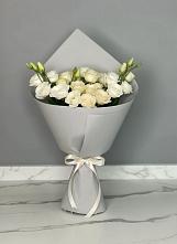 Букет цветов из:  Розы и Лизиантусы в Чике